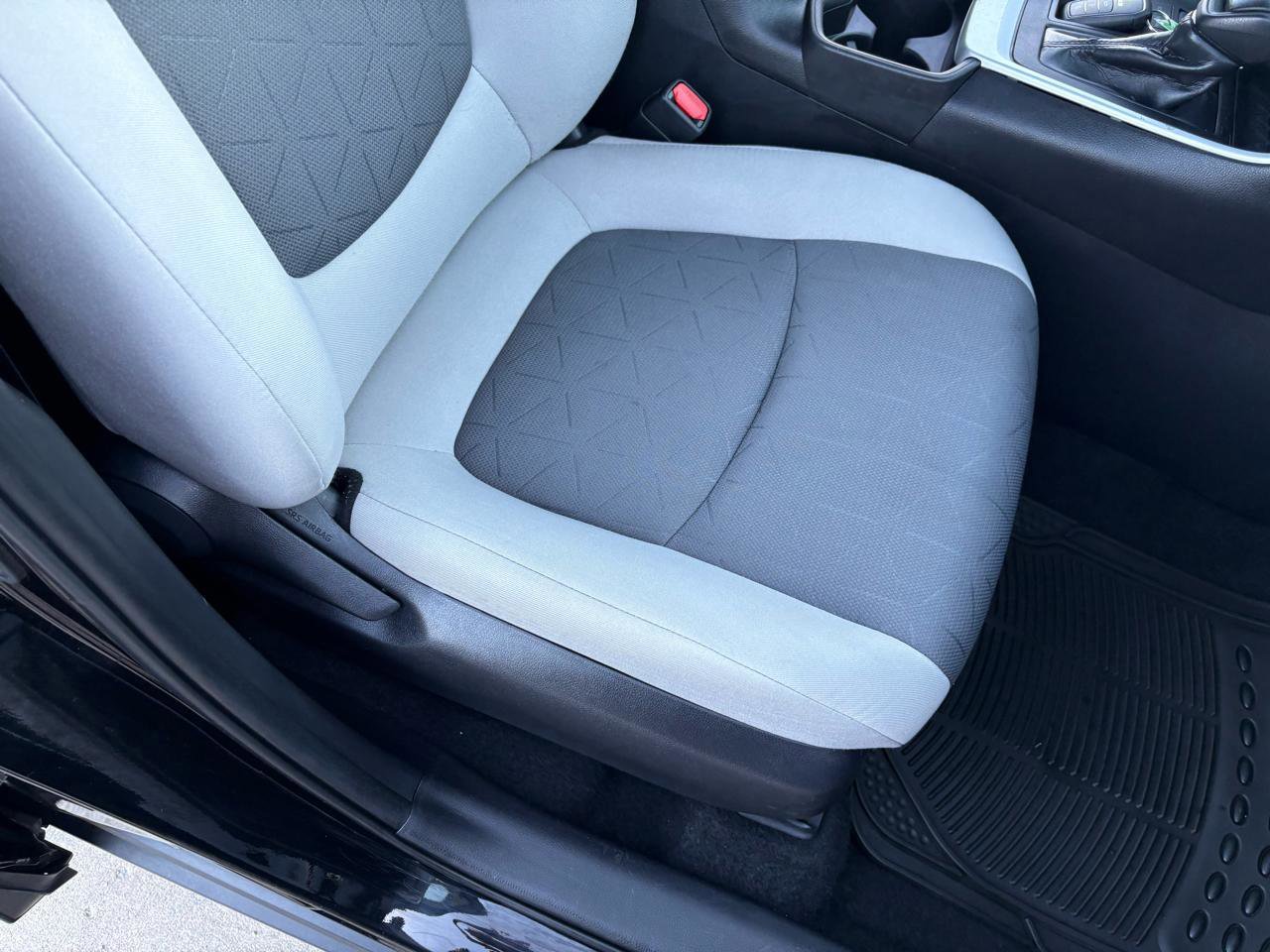 Used 2021 Toyota RAV4 XLE FWD image 44