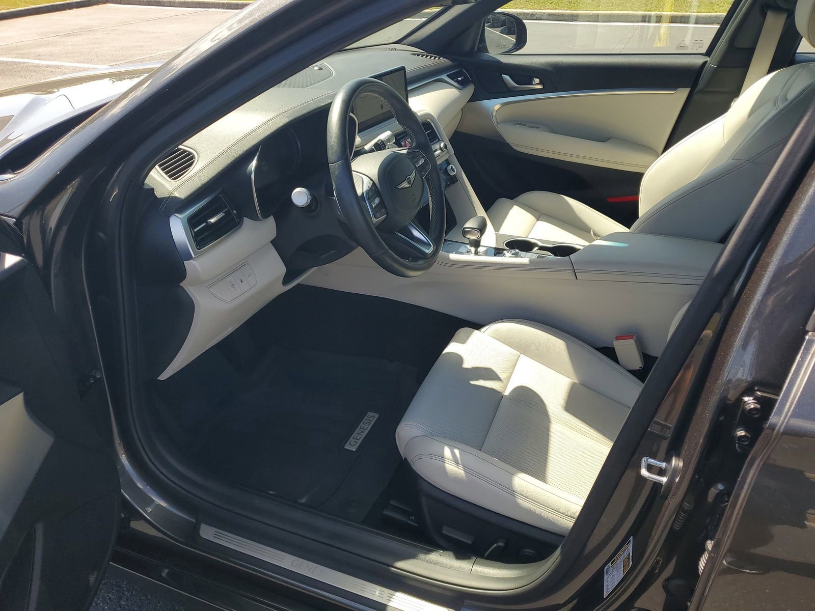 Used 2025 Genesis G70 2.5T RWD image 15