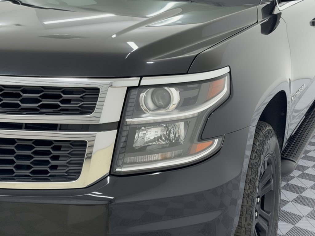 Used 2018 Chevrolet Suburban LT w/ Luxury Package AWD/4WD image 12