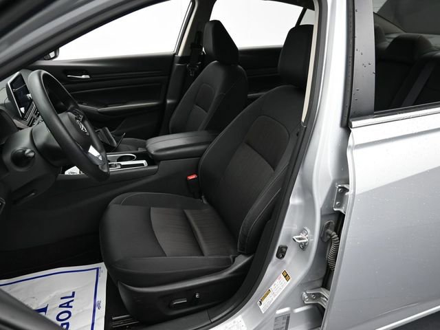 Used 2024 Nissan Altima 2.5 SV image 14