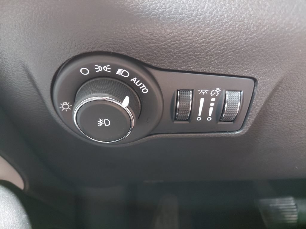 Used 2025 Jeep Compass Limited AWD/4WD image 36