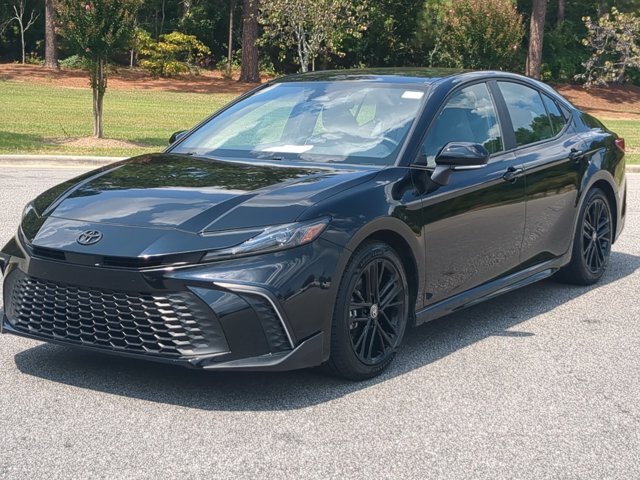 Used 2025 Toyota Camry SE w/ Convenience Package FWD image 8
