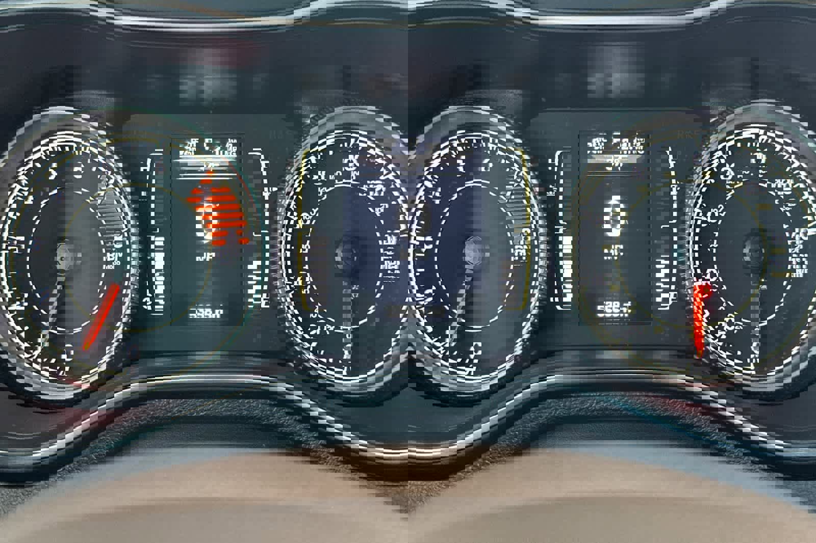 Used 2019 Jeep Cherokee Latitude Plus w/ Comfort/Convenience Group image 24