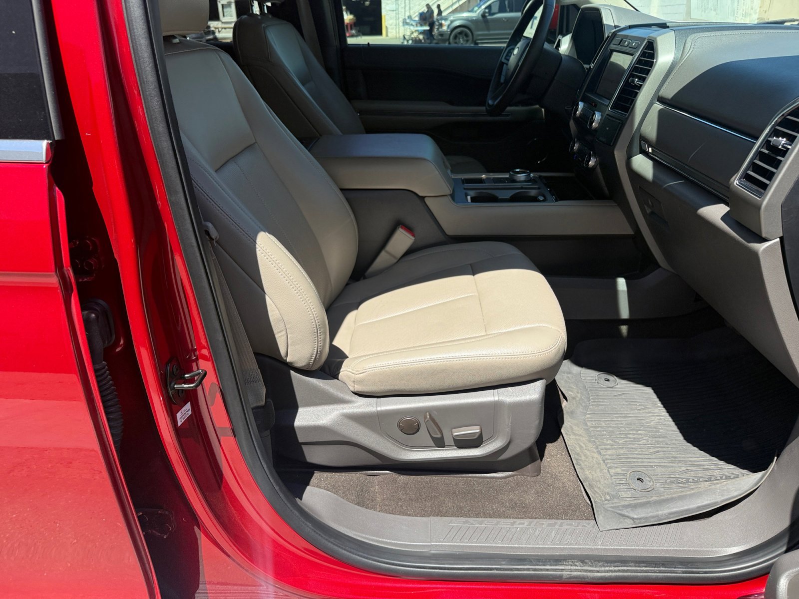 Certified 2020 Ford Expedition XLT w/ Equipment Group 202A RWD image 31