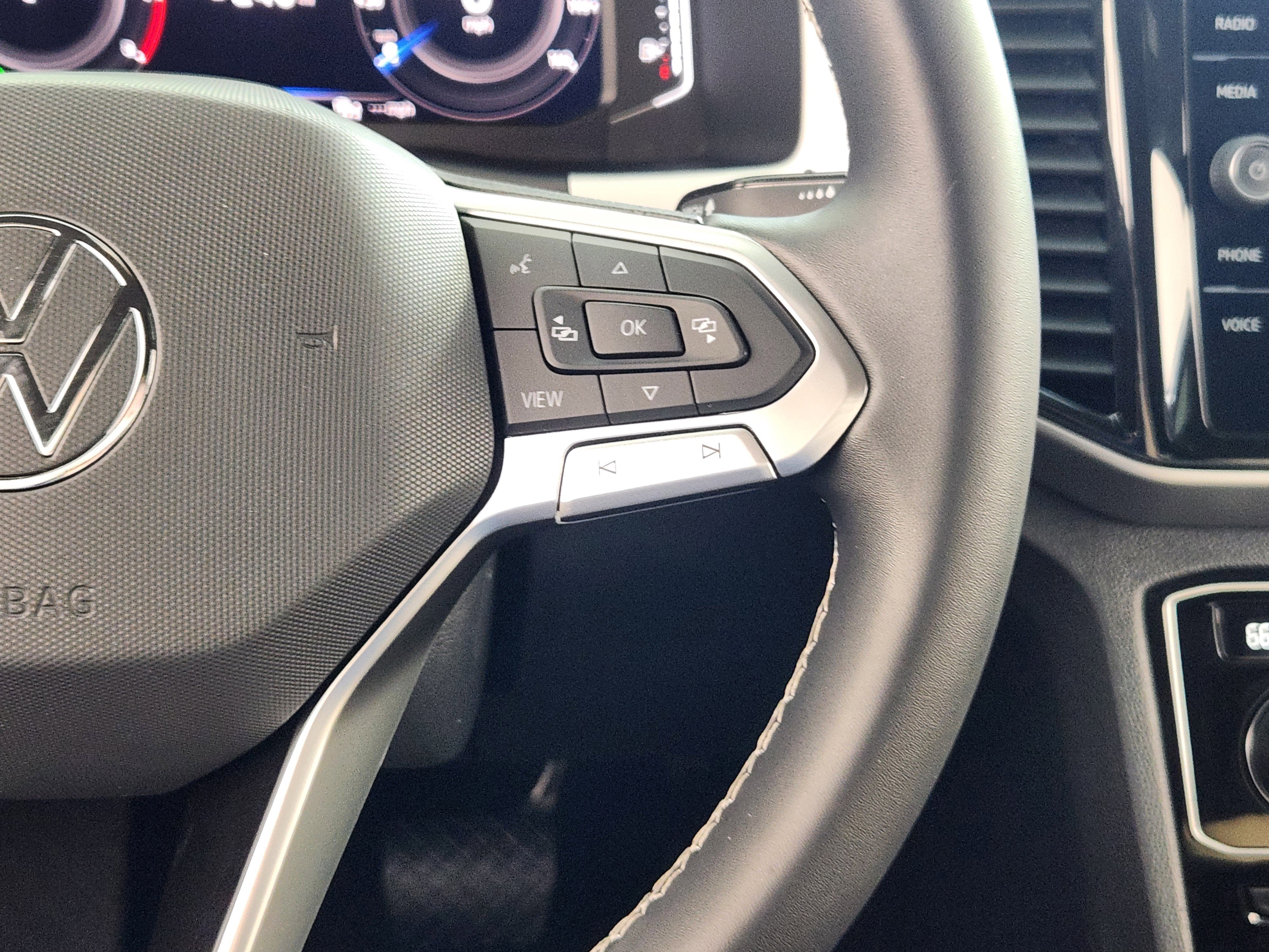 Used 2022 Volkswagen Atlas Cross Sport SE image 19