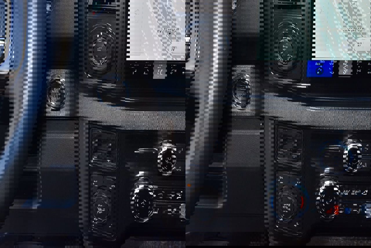 Certified 2024 Ford F250 Platinum w/ FX4 Off-Road Package image 31