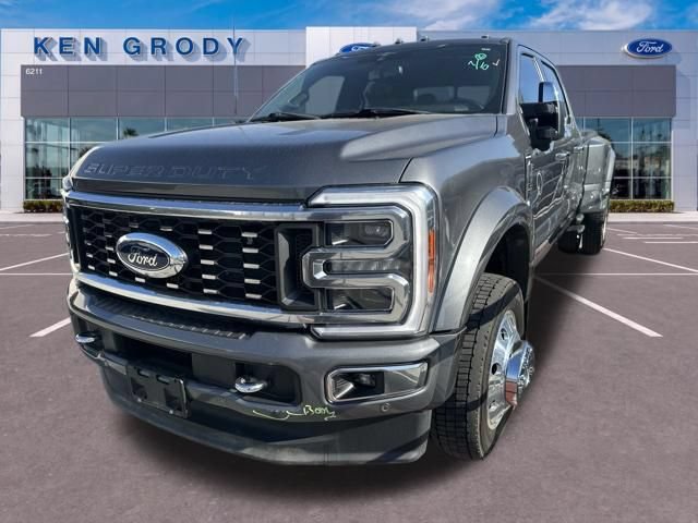 Certified 2023 Ford F450 Platinum w/ FX4 Off-Road Package AWD/4WD image 4