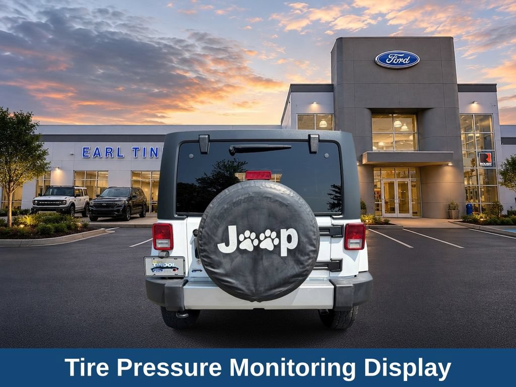 Used 2018 Jeep Wrangler Unlimited Sahara w/ Connectivity Group AWD/4WD image 6