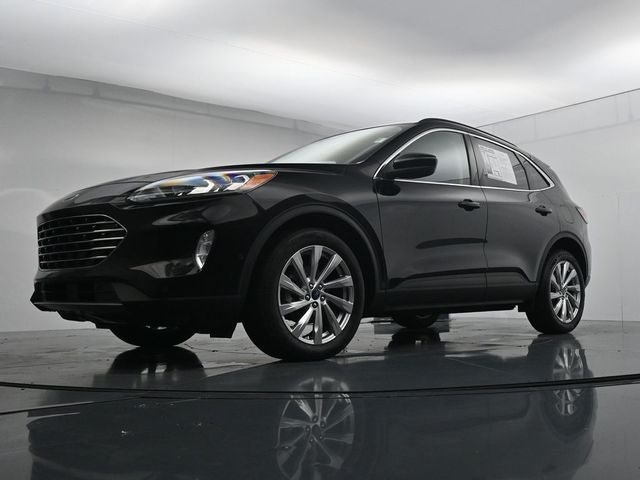 Certified 2022 Ford Escape Titanium w/ Titanium Elite Package AWD/4WD image 30