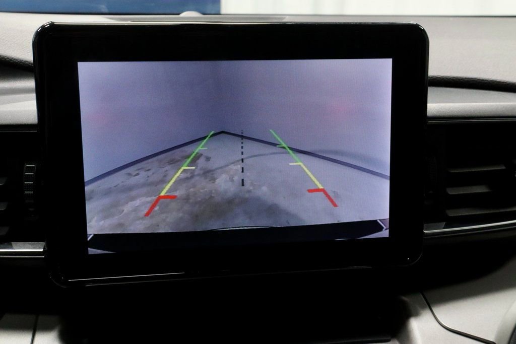 Certified 2022 Ford Explorer XLT w/ Equipment Group 202A image 9