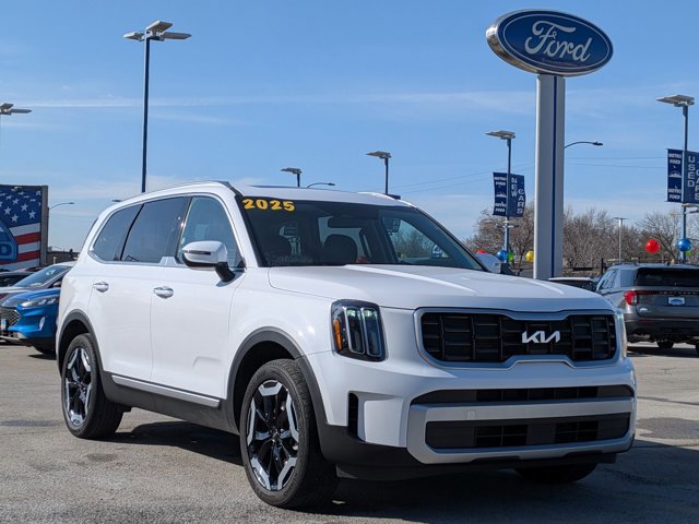 Used 2025 Kia Telluride S FWD image 2
