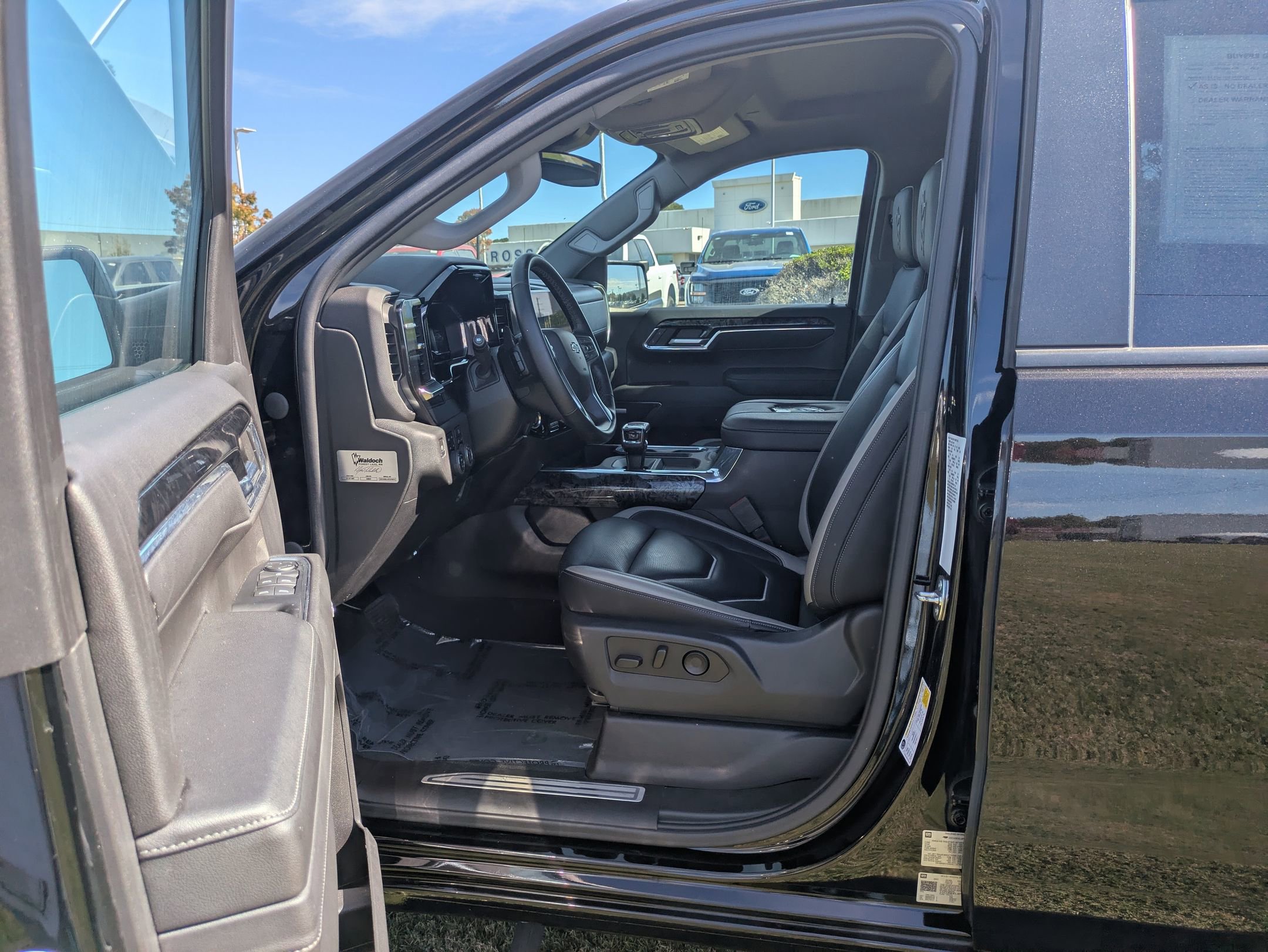 Used 2023 Chevrolet Silverado 1500 RST w/ Convenience Package II image 16