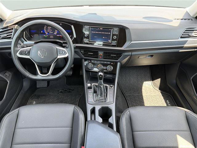 Used 2024 Volkswagen Jetta SE FWD image 17
