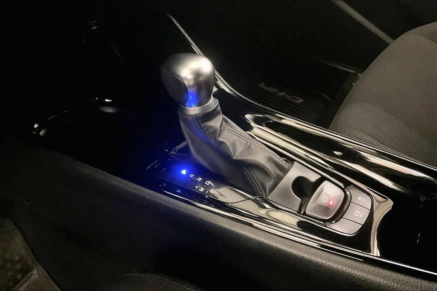 Used 2019 Toyota C-HR XLE image 16