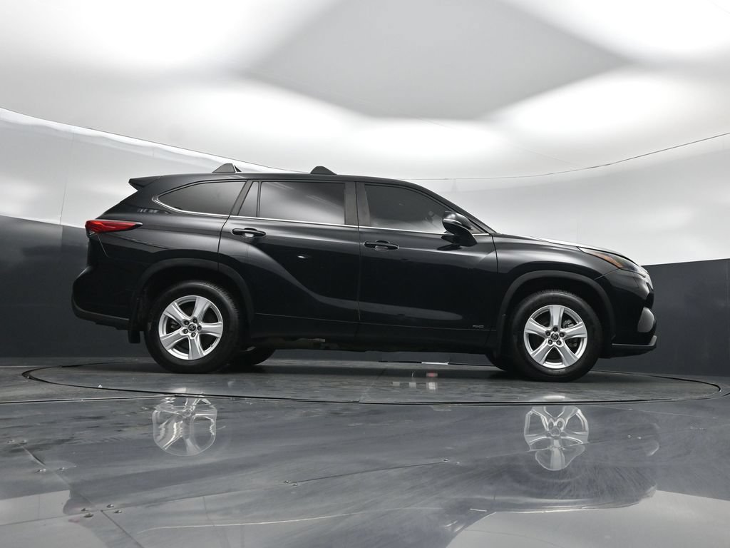 Used 2023 Toyota Highlander LE AWD/4WD image 47
