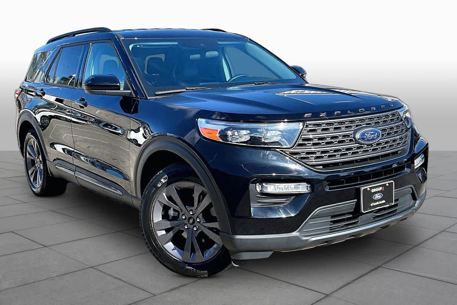 Certified 2024 Ford Explorer XLT RWD image 3