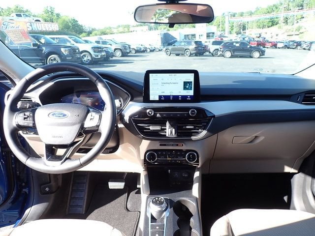 Certified 2022 Ford Escape SEL w/ Technology Package AWD/4WD image 13