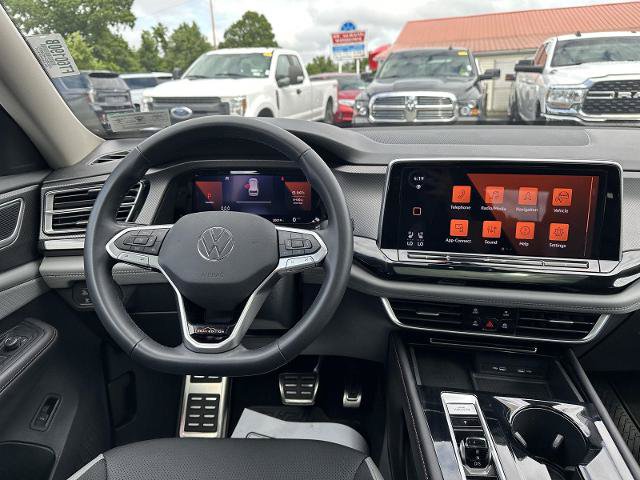 Used 2024 Volkswagen Atlas Peak Edition SE AWD/4WD image 27