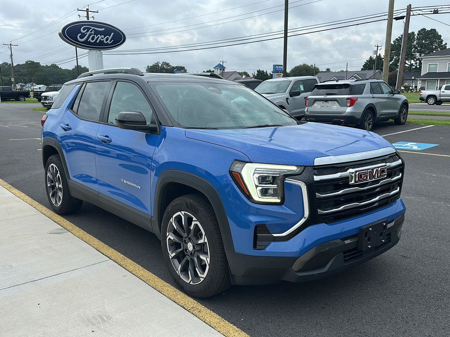 Used 2025 GMC Terrain Elevation w/ Elevation Premium Package AWD/4WD image 3