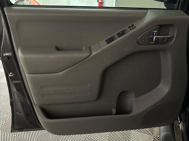 Used 2021 Nissan Frontier SV w/ Midnight Edition Floor Mats RWD image 16
