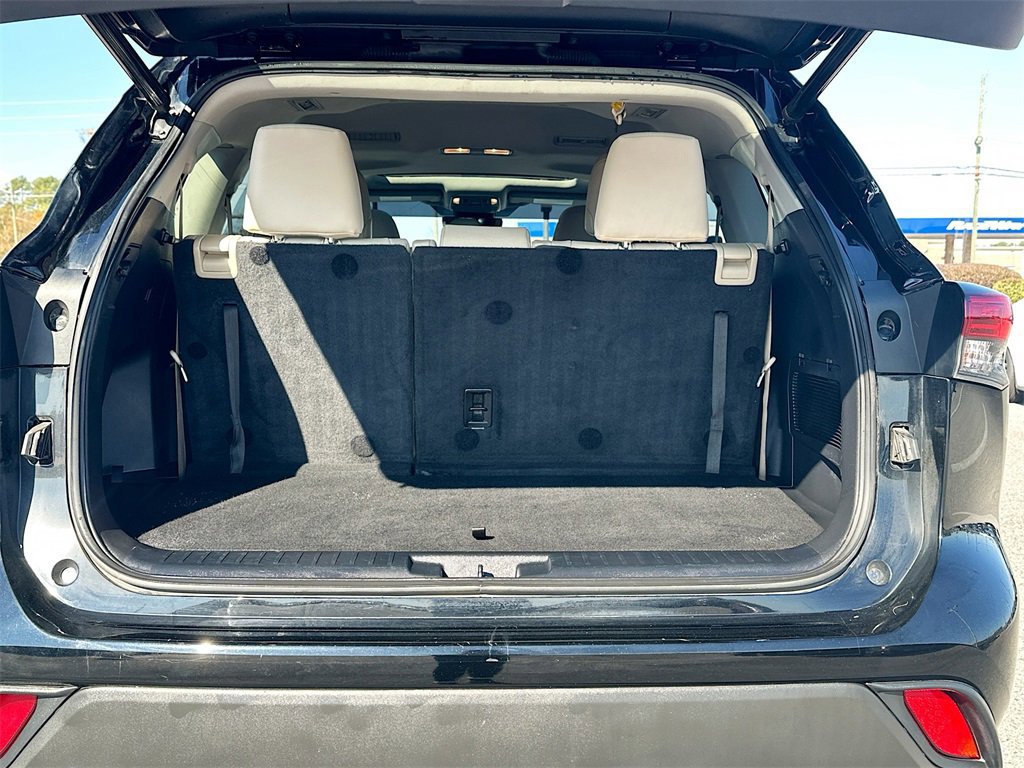 Used 2020 Toyota Highlander XLE image 16
