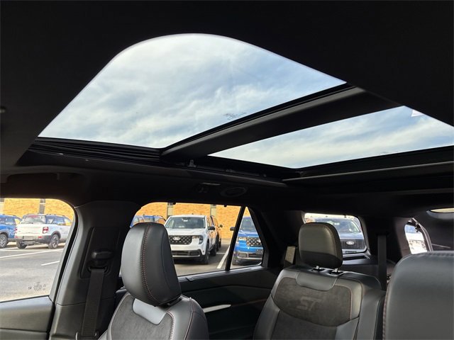 Certified 2025 Ford Explorer ST image 21