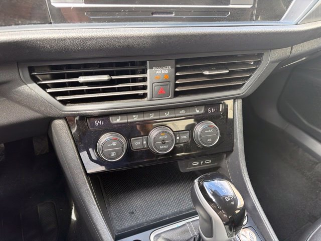 Used 2024 Volkswagen Jetta SE FWD image 24