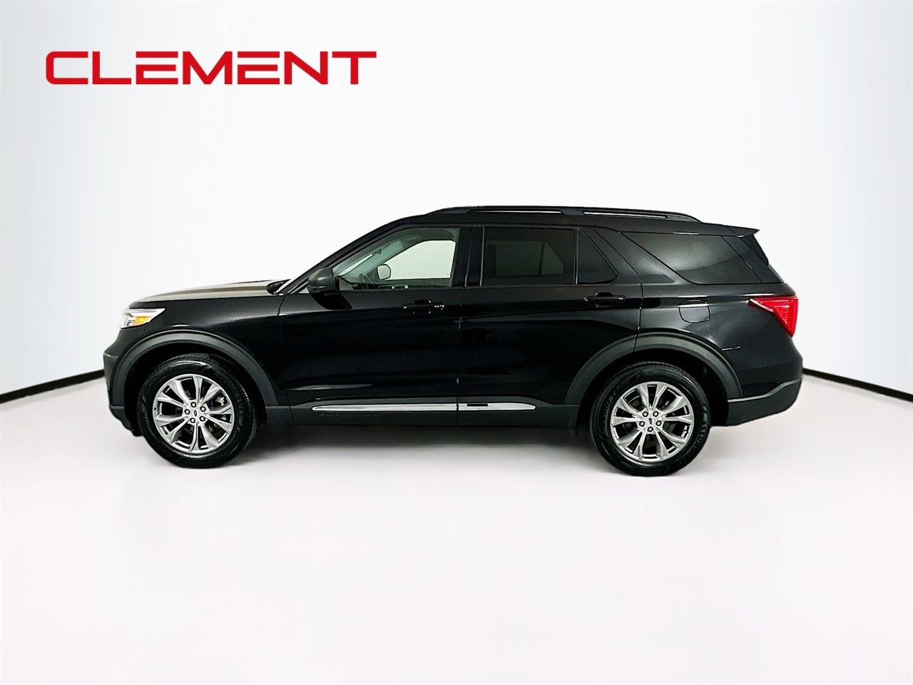 Certified 2022 Ford Explorer XLT w/ Equipment Group 202A image 4