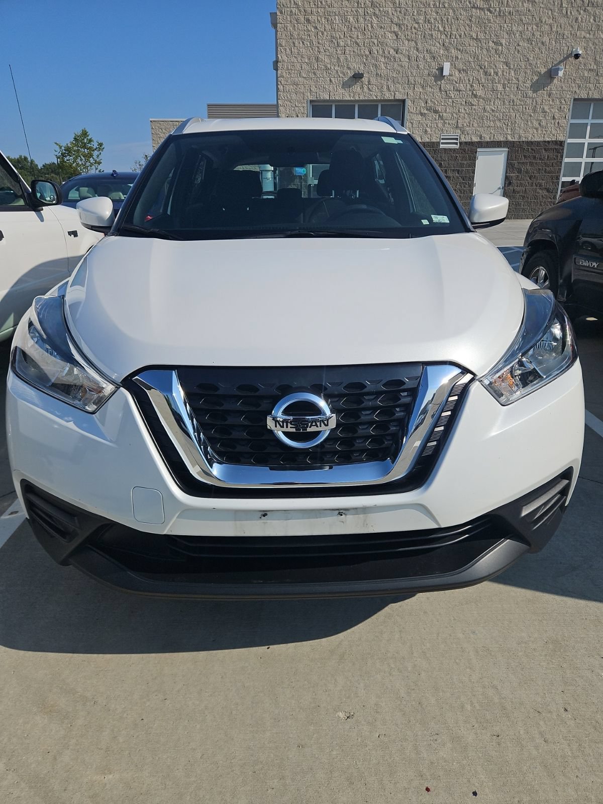 Used 2018 Nissan Kicks SV w/ Exterior Electronics Package FWD image 2