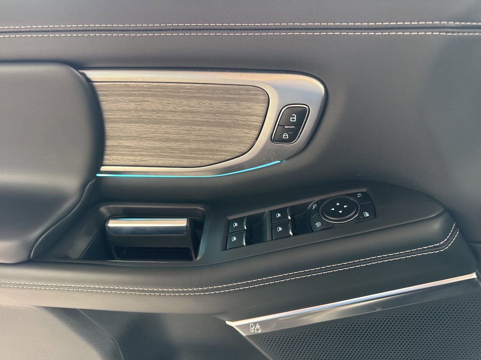 Certified 2025 Ford Expedition Platinum w/ Driver's Package image 28