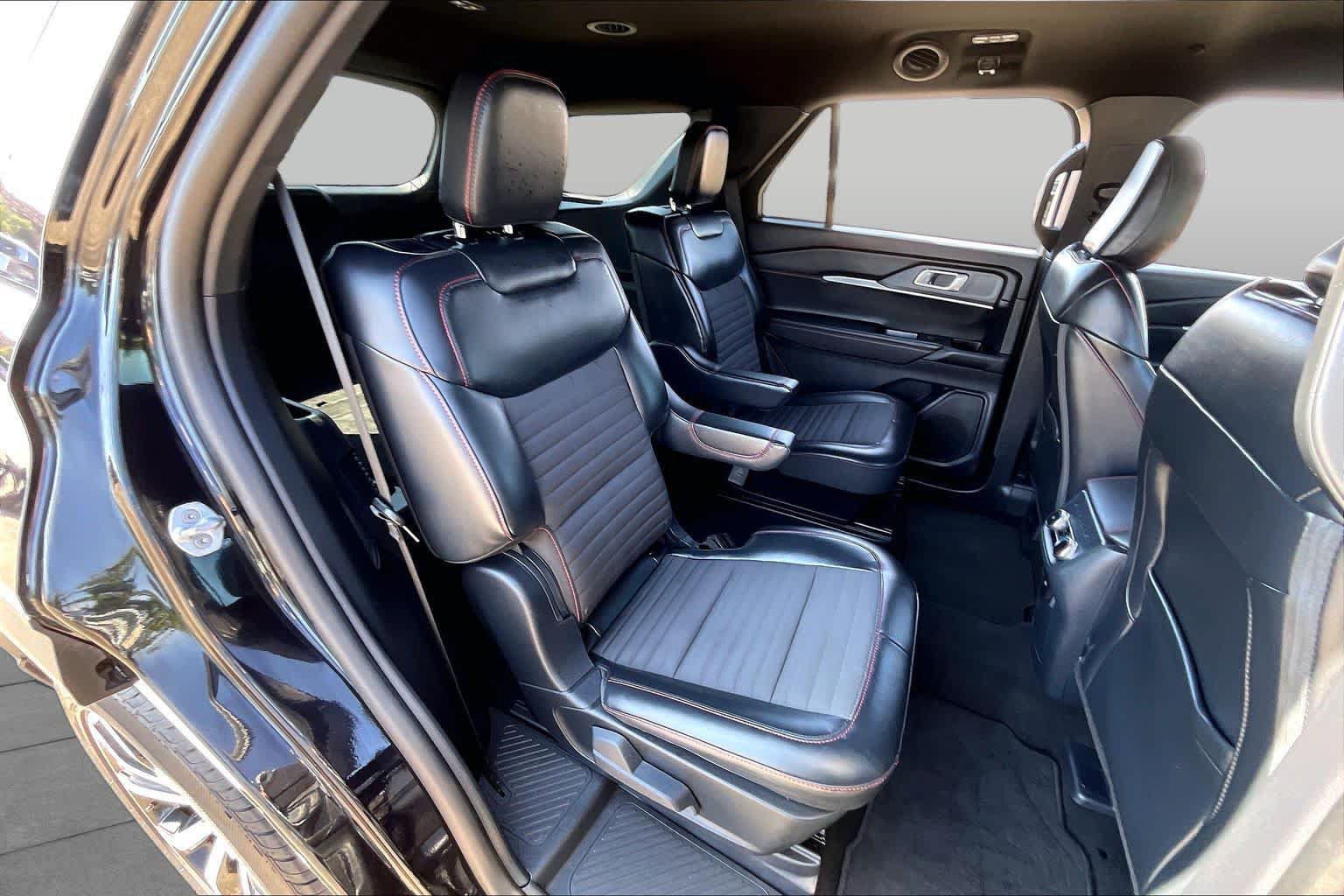 Certified 2025 Ford Explorer ST-Line AWD/4WD image 19