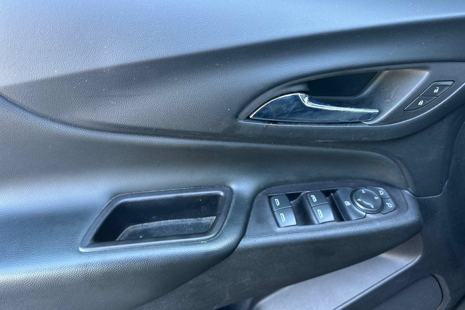 Used 2022 Chevrolet Equinox LT FWD image 10