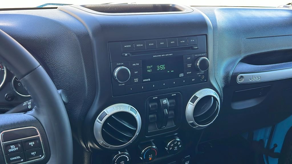 Used 2017 Jeep Wrangler Unlimited Rubicon AWD/4WD image 17