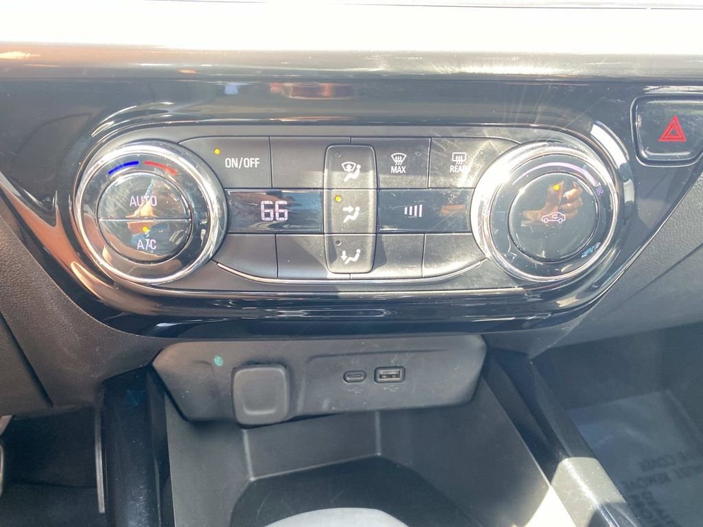 Used 2024 Chevrolet Trax LT FWD image 25