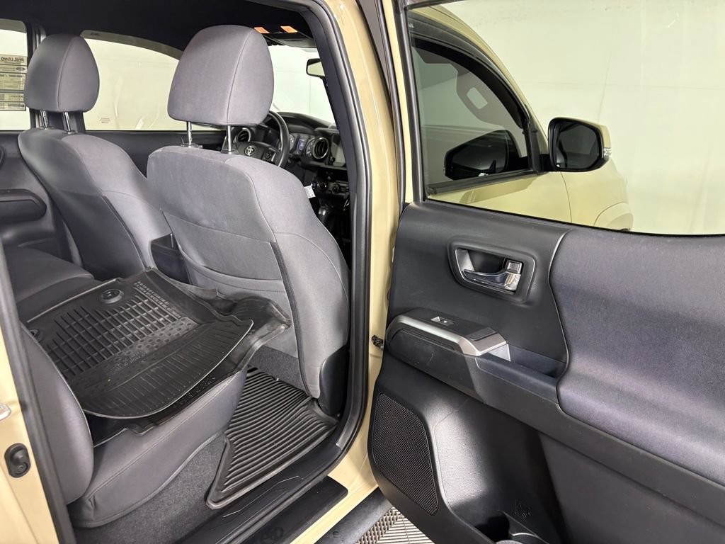 Used 2018 Toyota Tacoma TRD Sport w/ Technology Package AWD/4WD image 31