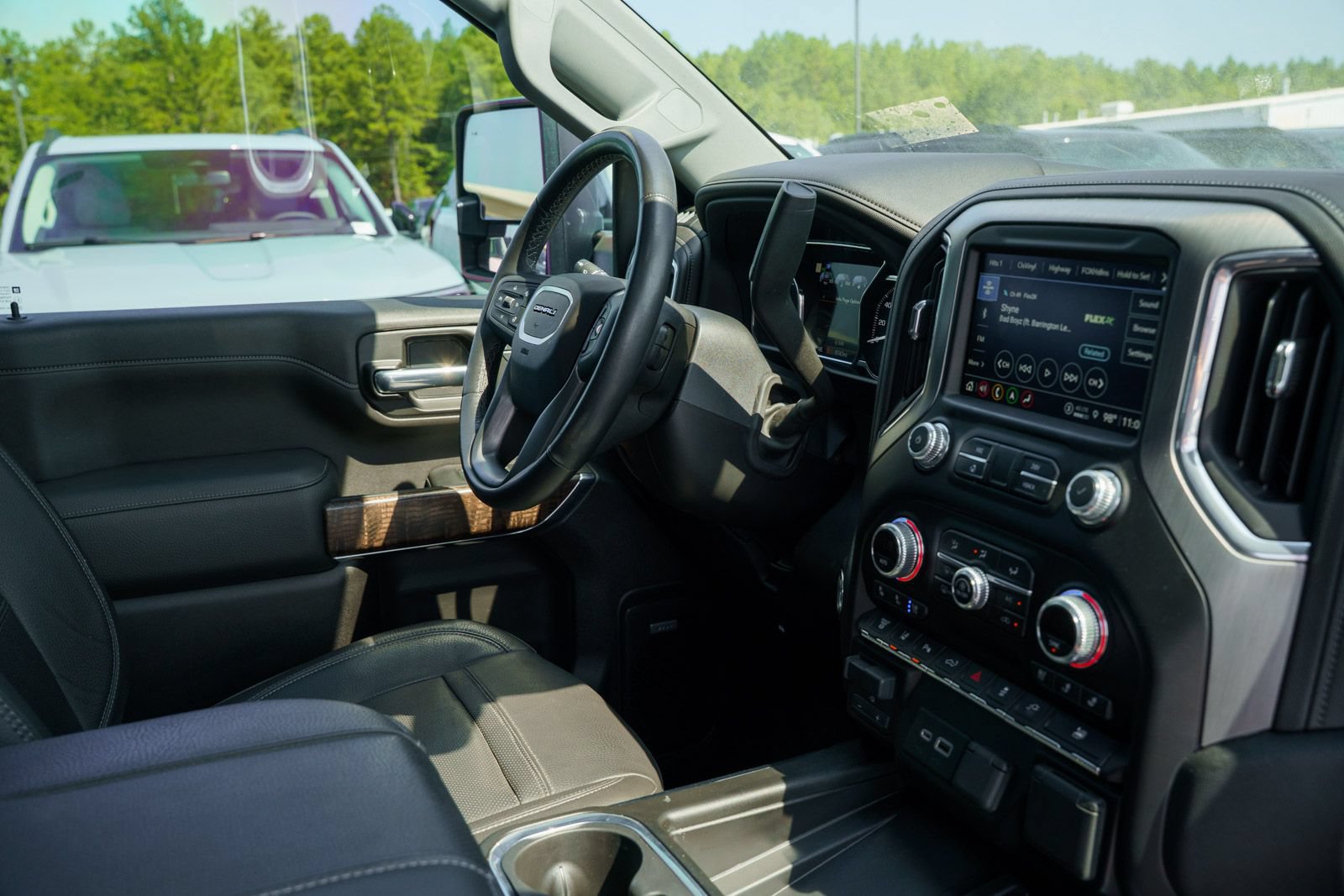 Used 2023 GMC Sierra 3500 Denali w/ Denali Ultimate Package AWD/4WD image 11
