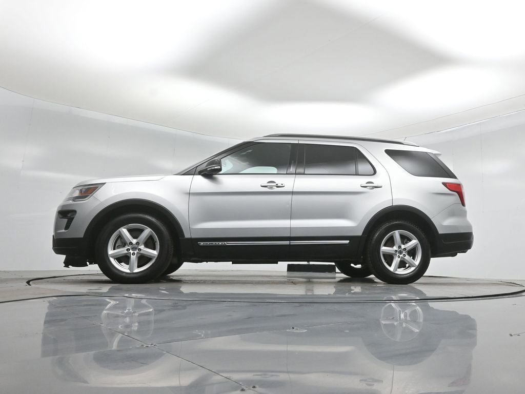 Certified 2018 Ford Explorer XLT w/ Equipment Group 202A image 25