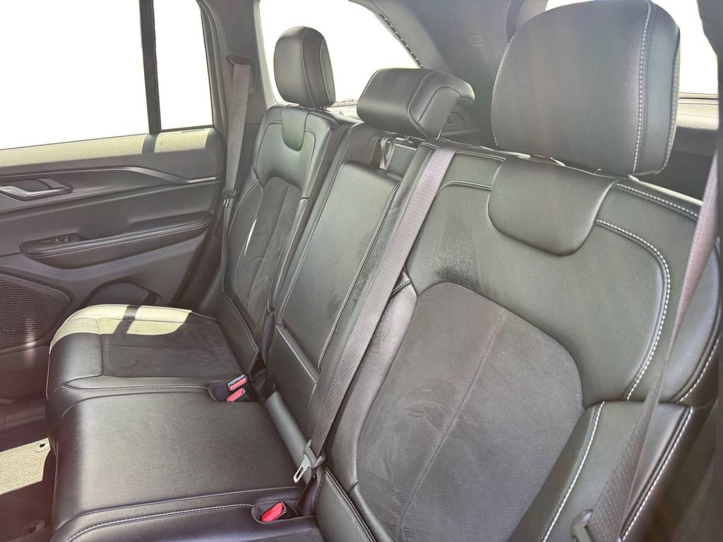 Used 2025 Jeep Grand Cherokee Altitude AWD/4WD image 18