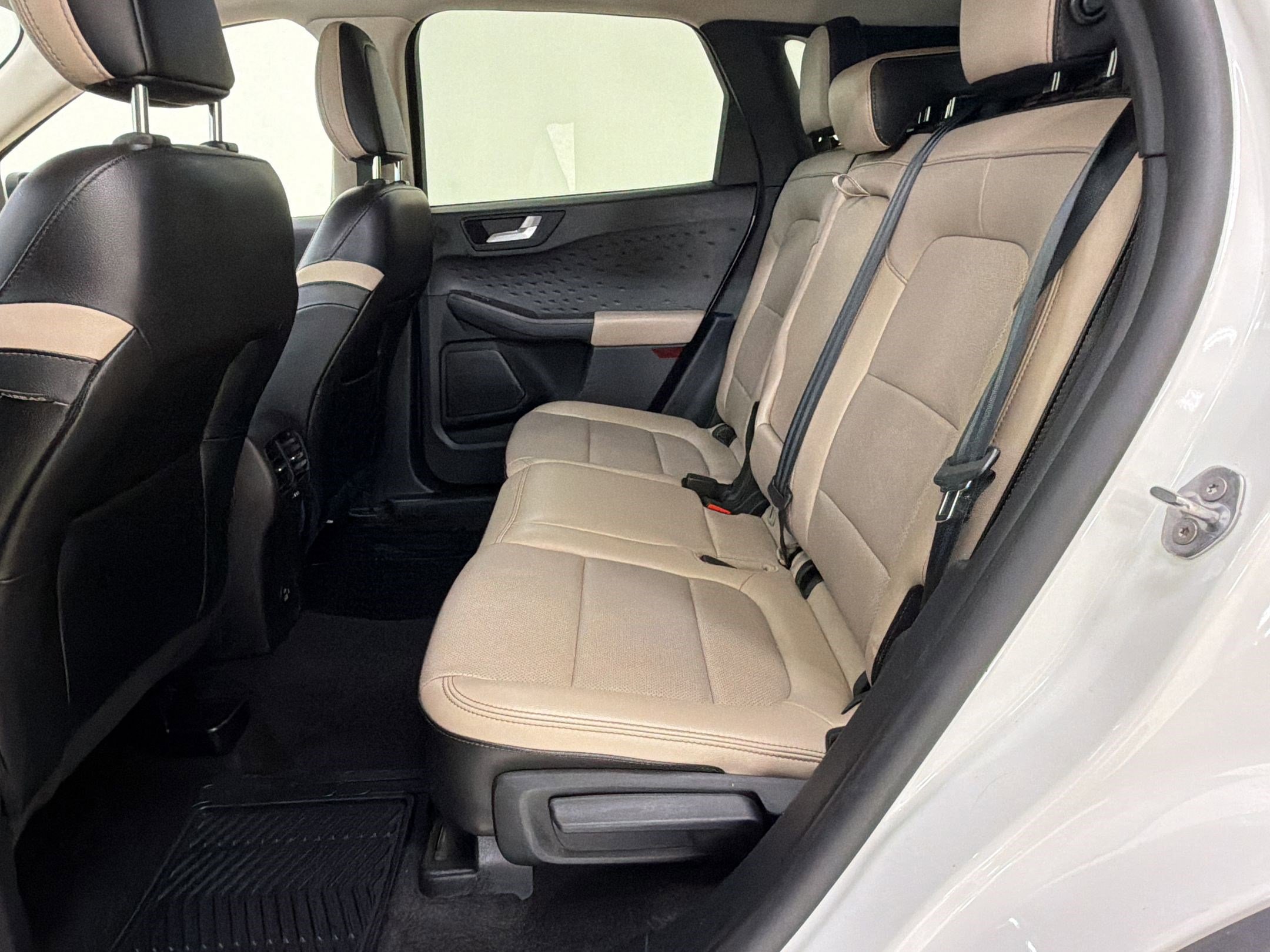 Certified 2020 Ford Escape Titanium AWD/4WD image 14