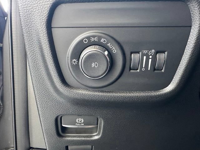 Used 2025 Jeep Grand Cherokee Limited RWD image 26