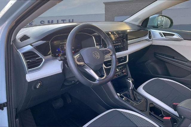 Used 2025 Volkswagen Taos SE FWD image 17