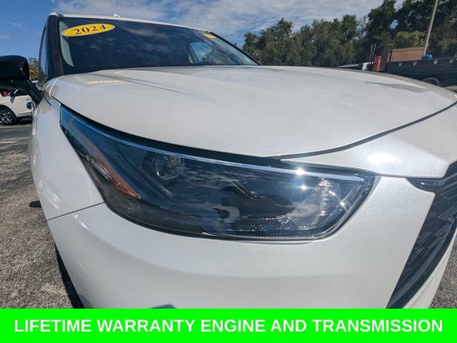 Used 2024 Toyota Highlander LE FWD image 11