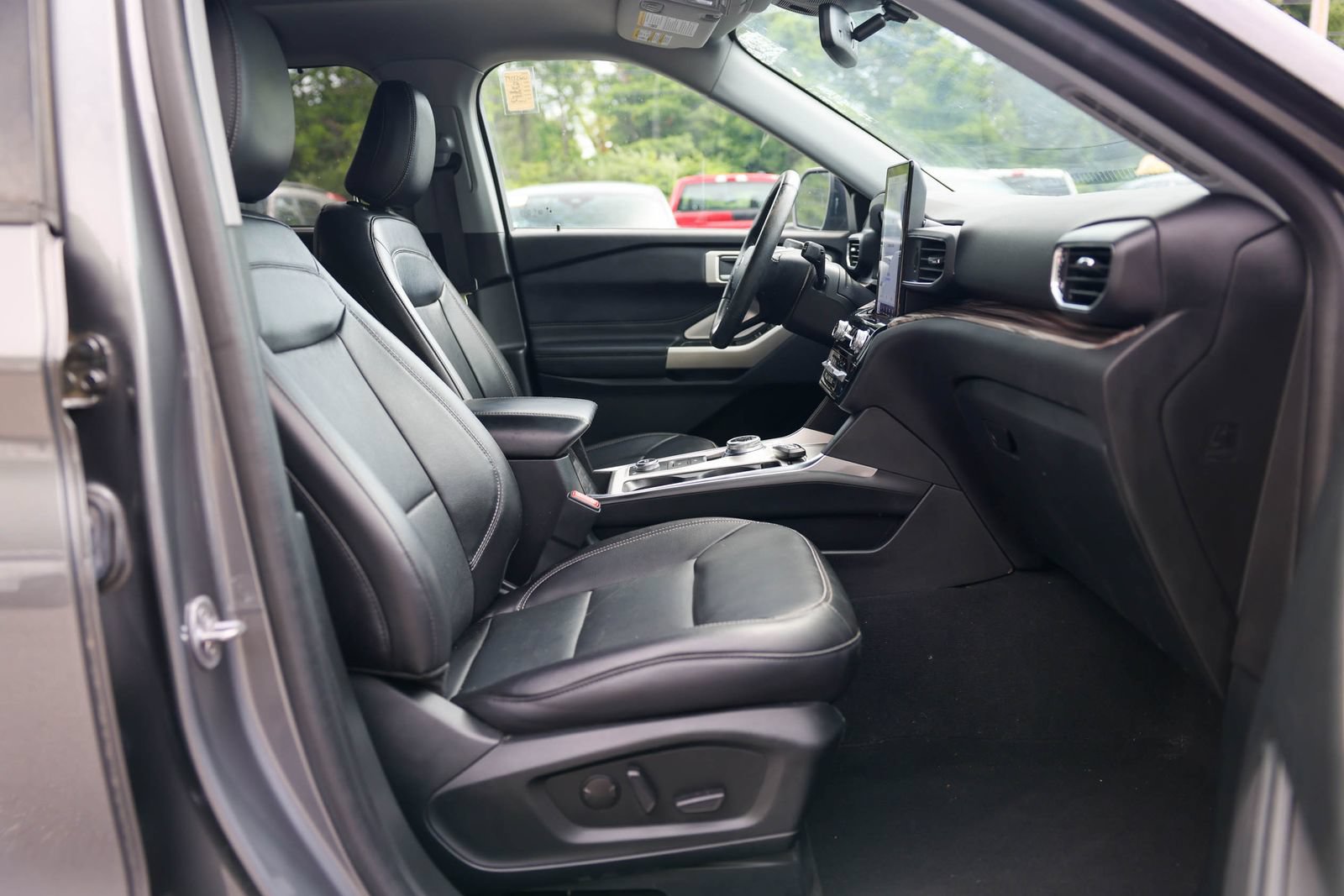 Certified 2023 Ford Explorer Limited w/ Limited Technology Package AWD/4WD image 9