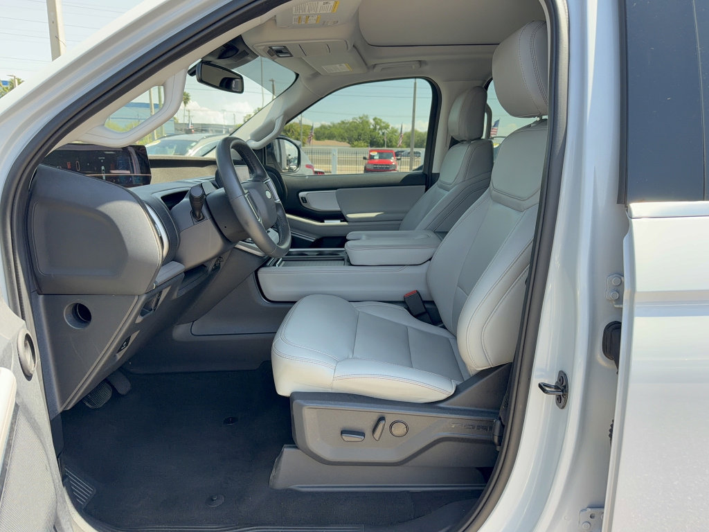 Certified 2025 Ford Expedition Active image 15