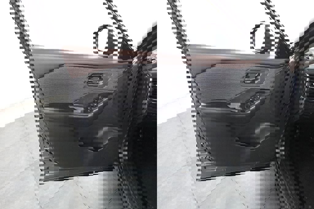 Used 2023 Nissan Rogue S image 8