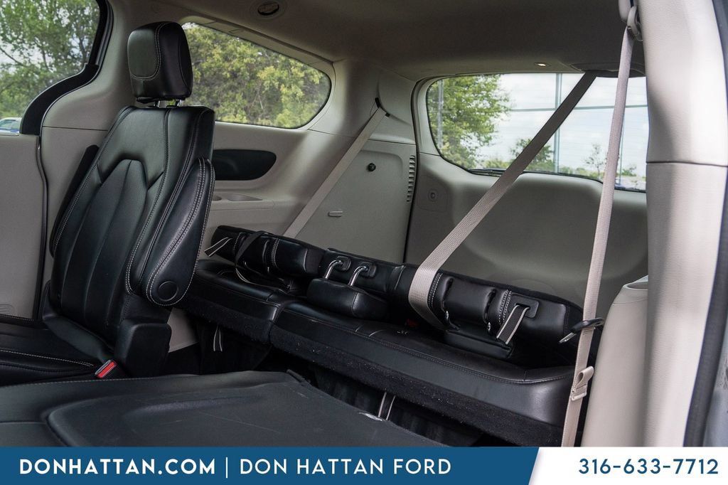 Used 2023 Chrysler Pacifica Touring-L FWD image 18