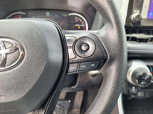 Used 2025 Toyota RAV4 XLE FWD image 32