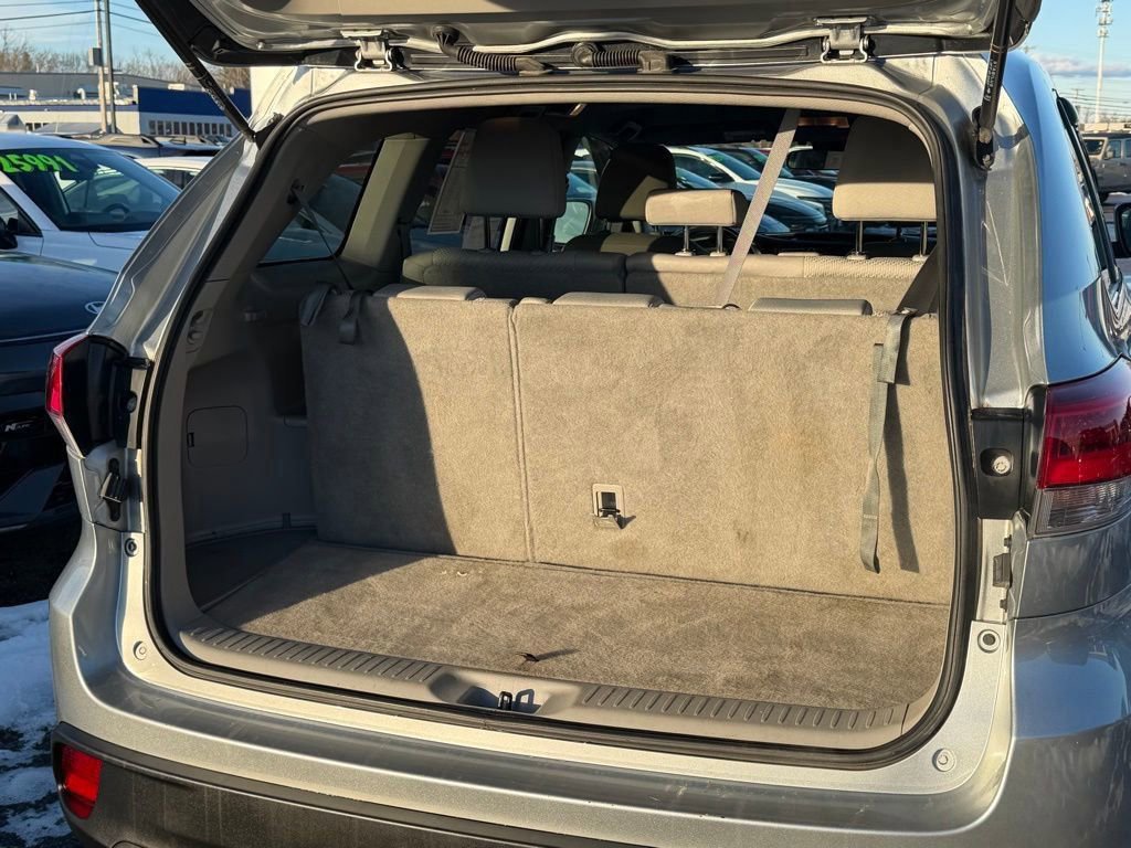 Used 2019 Toyota Highlander LE image 20