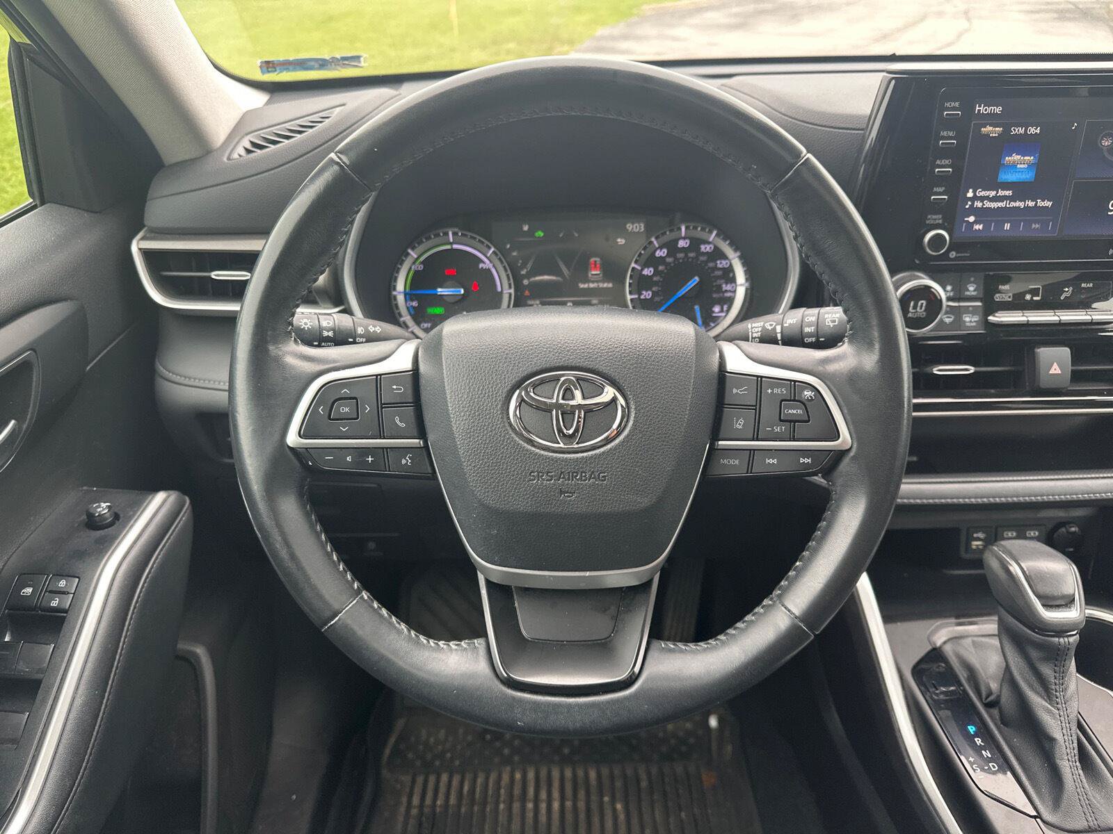 Used 2022 Toyota Highlander XLE AWD/4WD image 17