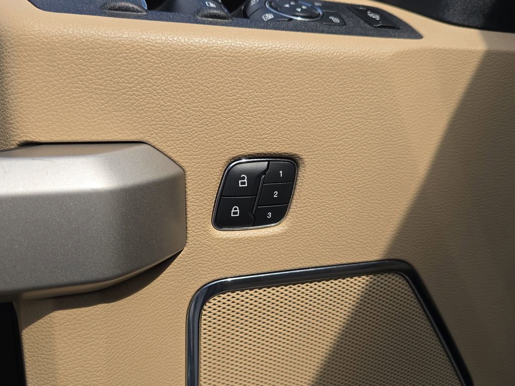 Certified 2019 Ford F350 Lariat w/ Tow Technology Bundle image 17